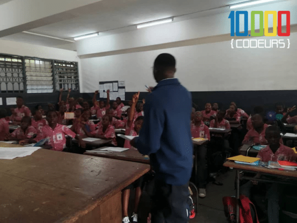 Linda NDJEBA anime le cours d'Acculturation numérique à Libermann